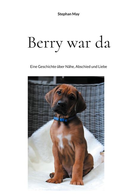 "Berry war da", "Eine Geschichte über Nähe, Abschied und Liebe". Ein Welpe mit blauem Halsband sitzt auf einem weißen Stoff.