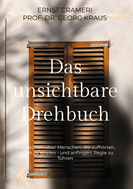 "Das unsichtbare Drehbuch" von Ernst Crameri und Prof. Dr. Georg Kraus. Holzfensterläden auf hellem Hintergrund.