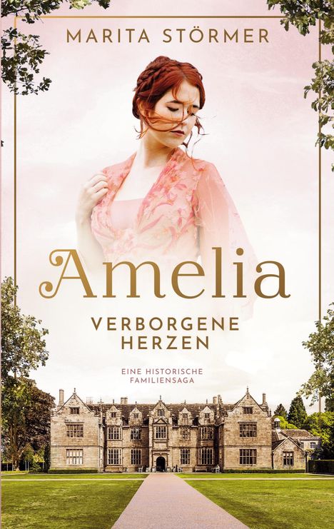 "Amelia: Verborgene Herzen" von Marita Störmer. Eine Frau in Rosa vor einem alten Herrenhaus, umgeben von Bäumen.
