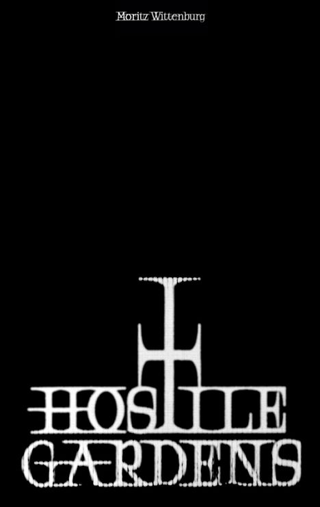 Oben steht "Moritz Wittenburg". Unten sieht man stilisiert "Hostile Gardens" in einer gotischen Schriftart.