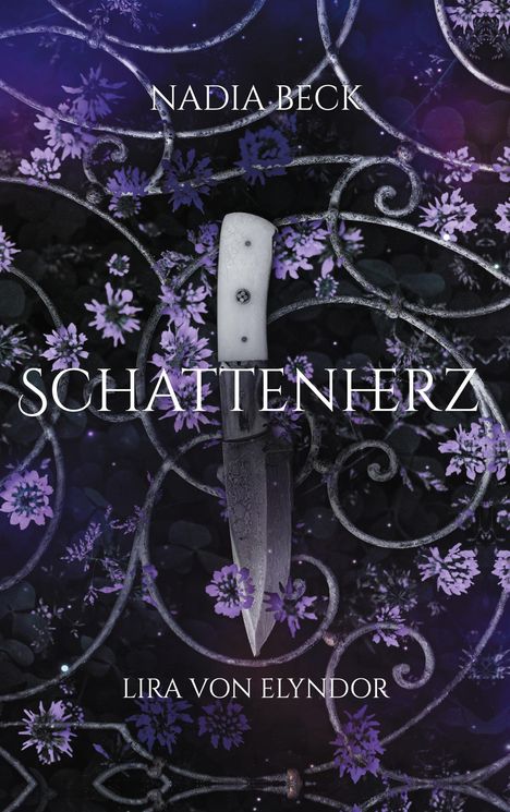 "NADIA BECK, SCHATTENHERZ, LIRA VON ELYNDOR". Ein Messer auf floralem, ornamentalem Hintergrund in Lila.