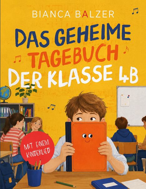 "Mit einem Kinderlied" auf rotem Kreis. Ein Junge hält ein orangefarbenes Buch mit Gesicht, im Klassenzimmer.