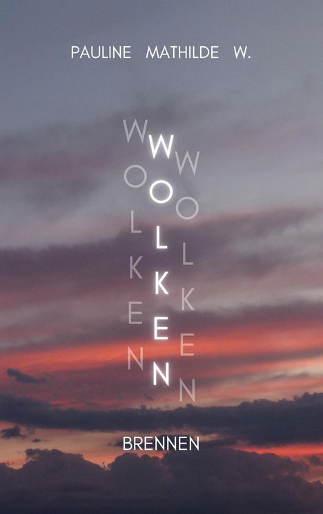 Text: Pauline Mathilde W., WOLKEN, BRENNEN. Hintergrund: Dramatischer roter und grauer Himmel bei Sonnenuntergang.