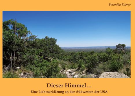 "Dieser Himmel... Eine Liebeserklärung an den Südwesten der USA." zeigt einen weiten Blick über eine grüne Landschaft.