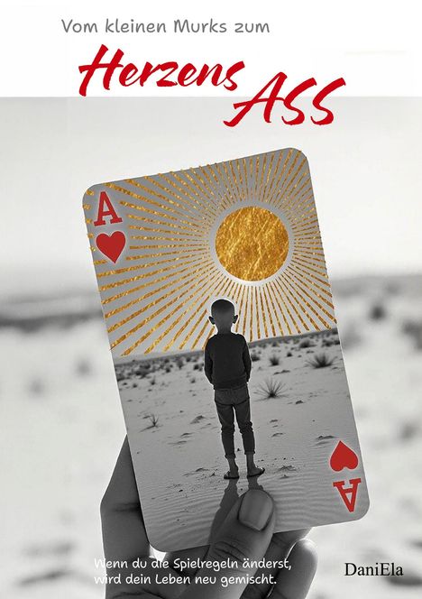 „Vom kleinen Murks zum Herzens ASS“ steht darüber, „Wenn du alle Spielregeln änderst, wird dein Leben neu gemischt.“ ist darunter. Eine Karte mit Herz-Ass zeigt einen Jungen vor einer goldenen Sonne.