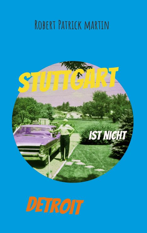„Robert Patrick Martin“, „STUTTGART ist nicht DETROIT“. Illustration: Mann vor Auto, Vorstadtszene, grün-lila Farbton.