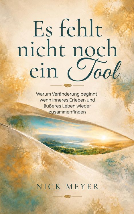 Buchtitel: "Es fehlt nicht noch ein Tool". Autor: Nick Meyer. Landschaftsmotiv mit sonnigem Himmel und Hügeln im unteren Bereich.