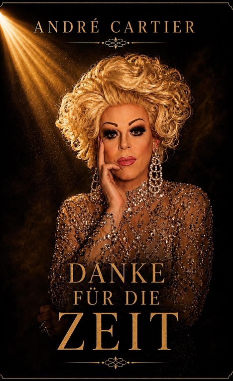 Texte: "ANDRÉ CARTIER" und "DANKE FÜR DIE ZEIT". Eine Person mit blondem, lockigem Haar und glamourösem Outfit.