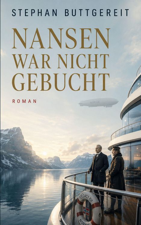 "NANSEN WAR NICHT GEBUCHT. Zwei Männer auf einem Schiff, umgeben von Fjorden bei Sonnenaufgang. Ein Luftschiff am Himmel."