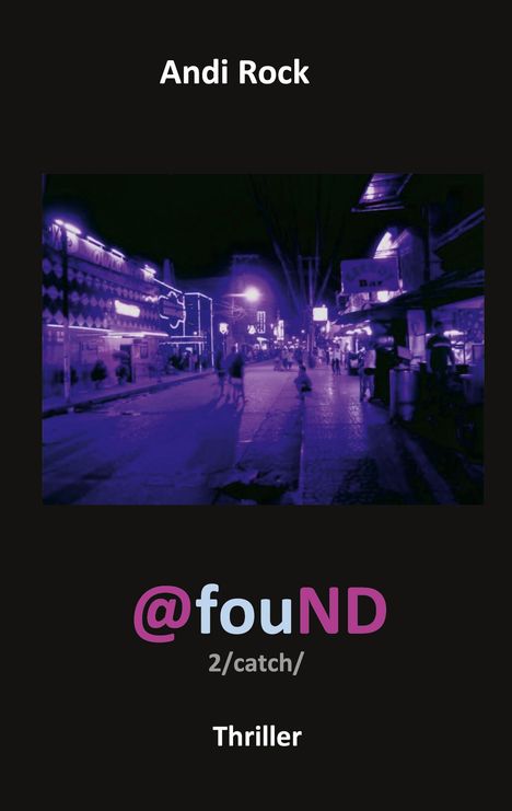 Texte: "Andi Rock", "@fouND", "2/catch/", "Thriller". Eine nächtliche Straßenszene mit violetten Lichtern.