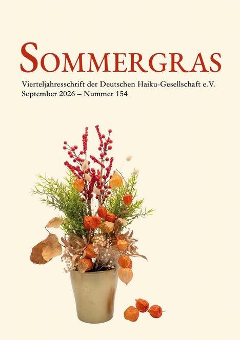 "Sommergras, Vierteljahresschrift der Deutschen Haiku-Gesellschaft e.V. September 2026 – Nummer 154." Trockengesteck in Vase.
