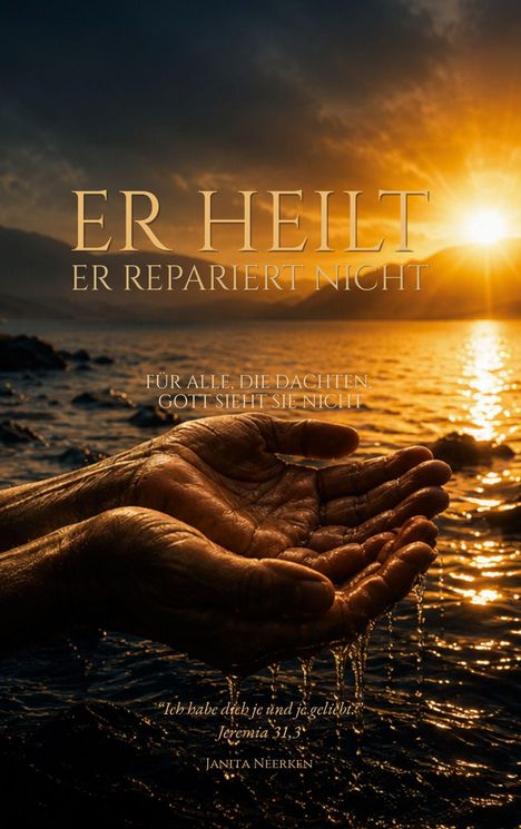 "Er heilt, er repariert nicht. Für alle, die dachten, Gott sieht sie nicht." Hände halten Wasser vor Sonnenuntergang am Meer.