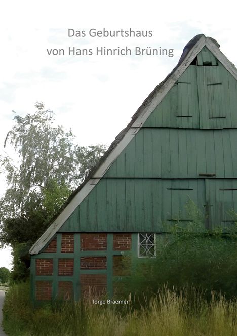 "Das Geburtshaus von Hans Hinrich Brüning" steht über einem Fachwerkhaus mit grüner Holzverkleidung und Ziegelwand.
