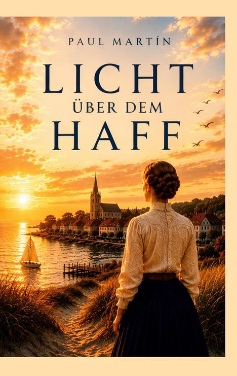 Text: "Paul Martín. Licht über dem Haff." Eine Frau steht am Ufer, blickt auf ein Dorf und eine Kirche bei Sonnenuntergang.