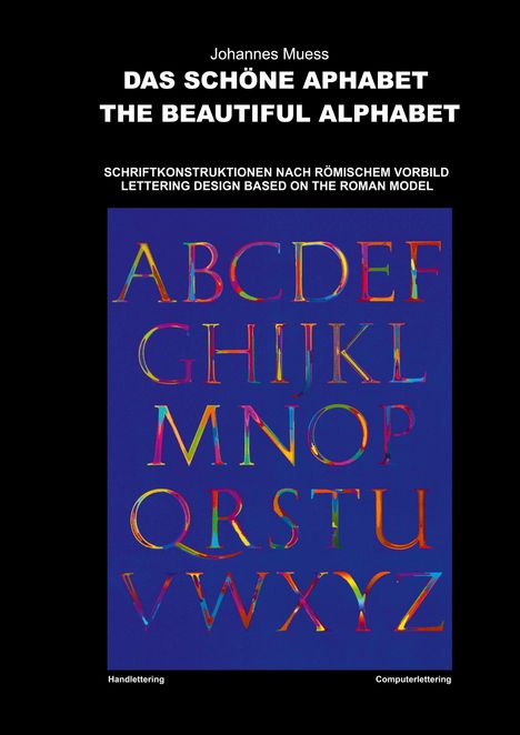 Text: "Johannes Muess, DAS SCHÖNE ALPHABET, SCHRIFTKONSTRUKTIONEN NACH RÖMISCHEM VORBILD."  
Buntes Alphabet auf blauem Hintergrund.