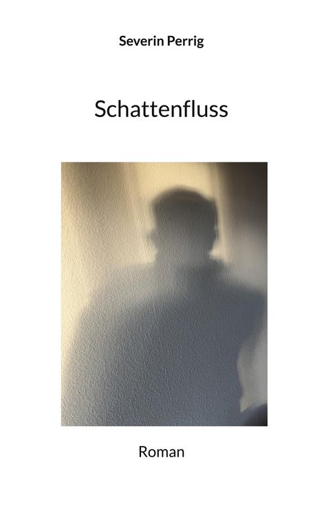 Text: "Severin Perrig", "Schattenfluss", "Roman". Ein Schatten eines Menschen auf einer Wand.