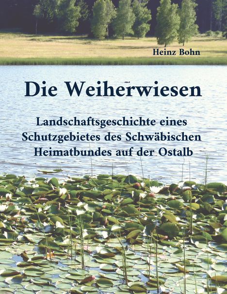 „Die Weiherwiesen“, „Heinz Bohn“. Seerosen auf einem See im Vordergrund, Bäume im Hintergrund.