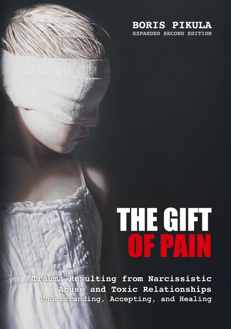 „The Gift of Pain“; Kind mit Bandagen, schaut nach unten; düstere, emotionale Atmosphäre.
