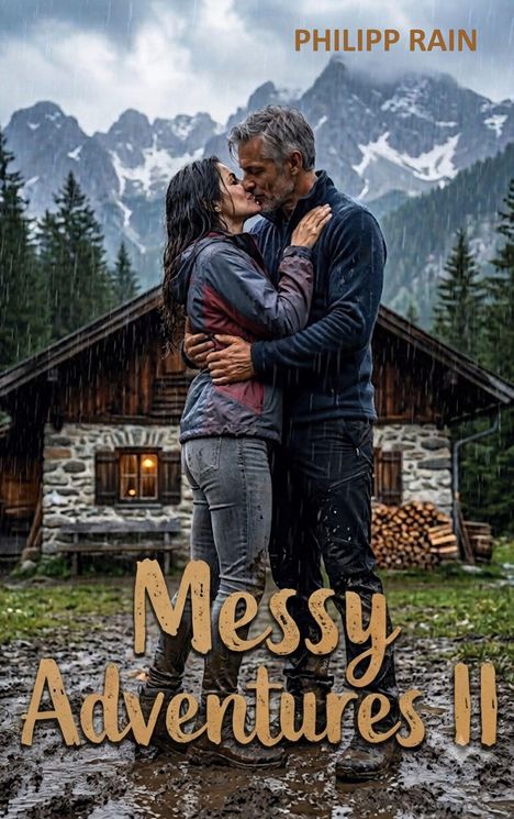 PHILIPP RAIN, Messy Adventures II. Ein Paar umarmt sich küssend im Regen vor einer Holzhütte mit Bergen im Hintergrund.