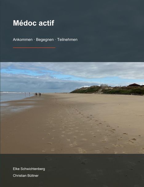 „Médoc actif. Ankommen · Begegnen · Teilnehmen.“ Strand mit Fußspuren, Küstenlinie rechts, bewölkter Himmel.