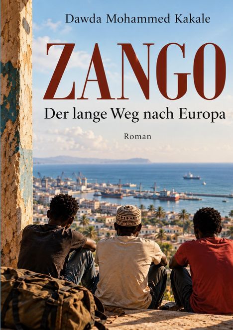 Titel: "ZANGO - Der lange Weg nach Europa". Drei Männer sitzen mit Blick auf eine Küstenstadt und das Meer.