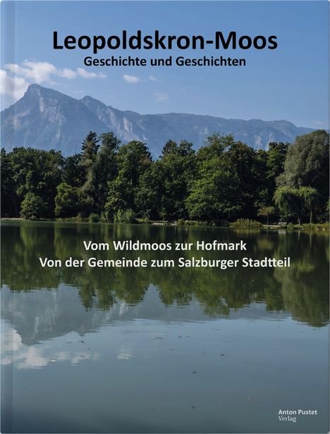 Titel: "Leopoldskron-Moos Geschichte und Geschichten". Darunter Berge, Bäume und ein ruhiger See.
