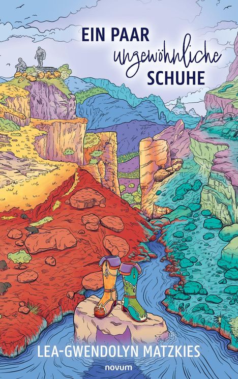 „Ein paar ungewöhnliche Schuhe“. Farbenfrohe Berglandschaft mit Fluss, zwei bunte Stiefel im Vordergrund. 