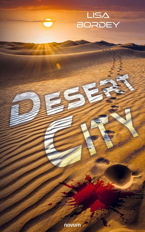 "Desert City" und "Lisa Bordey" in stilisierter Schrift. Sonnenuntergang über Dünen mit Fußspuren und Blutfleck im Sand.