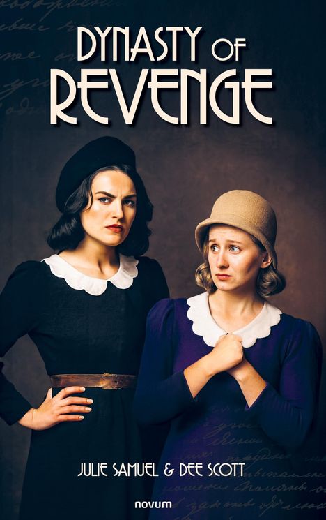 „Dynasty of Revenge“. Zwei Frauen in Vintage-Kleidung, eine streng schauend, die andere besorgt. Darunter „Julie Samuel & Dee Scott“.
