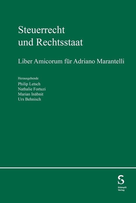 "Steuerrecht und Rechtsstaat. Liber Amicorum für Adriano Marantelli. Herausgebende: Philip Letsch, Nathalie Fortuzi, Marian Inäbnit, Urs Behnisch." Unten rechts ein Logo der Stämpfli Verlag. Hintergrund: dunkelgrün.