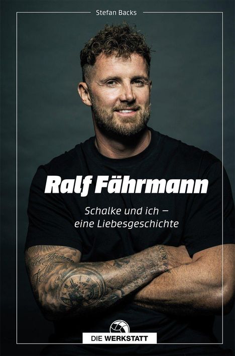 Oben steht „Stefan Backs“, darunter „Ralf Fährmann - Unter die Haut. Biografie.“ Ein Mann mit Bart und Tattoos lächelt. Unten „DIE WERKSTATT“.
