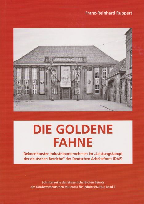 "Die goldene Fahne" von Franz-Reinhard Ruppert, mit historischem Gebäude und Hakenkreuzfahnen.
