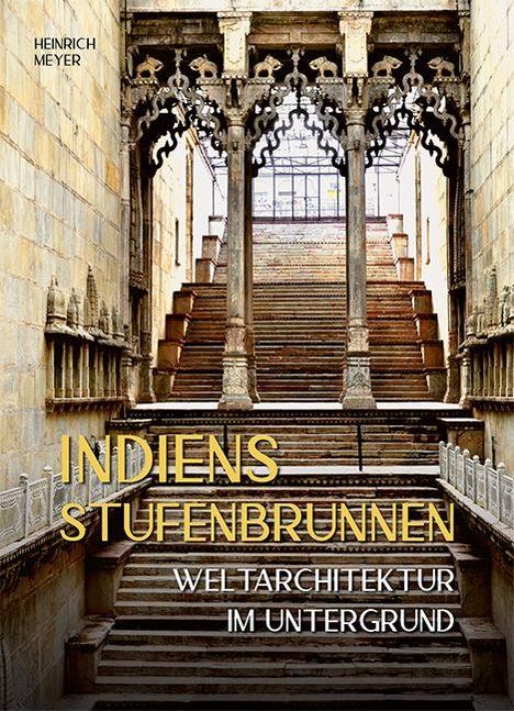 INDIENS STUFENBRUNNEN: WELTARCHITEKTUR IM UNTERGRUND. Eine monumentale Treppenanlage aus Stein, verziert mit Schnitzereien.