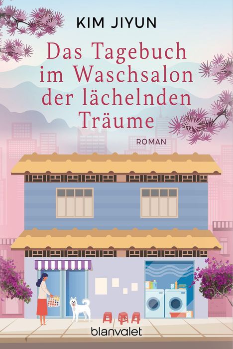 „Kim Jiyun, Das Tagebuch im Waschsalon der lächelnden Träume, Roman“. Illustration: Gebäudefront, Frau mit Hund.