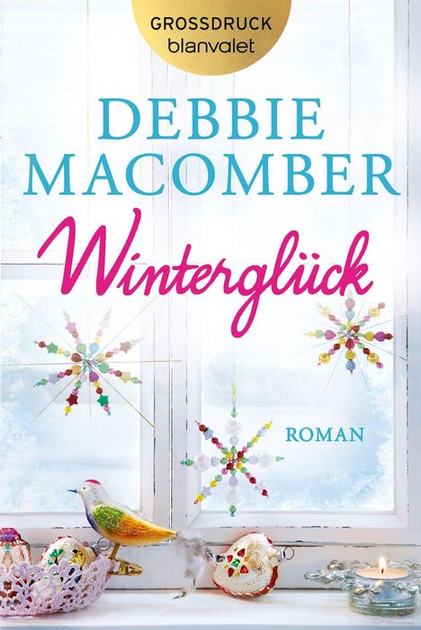 „DEBBIE MACOMBER“, „Winterglück“, „GROSSDRUCK blanvalet“, „ROMAN“. Weihnachtsdeko am Fenster, Vogel und Kerze.