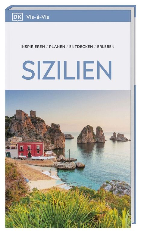 "SIZILIEN" in großen Buchstaben, oben "INSPIRIEREN / PLANEN / ENTDECKEN / ERLEBEN". Küstenlandschaft mit Felsen und Gebäuden.