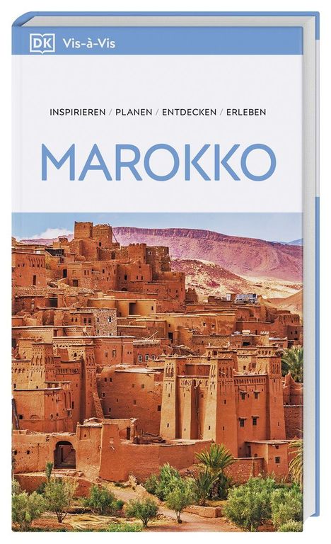 „MAROKKO“ in Großbuchstaben, darunter eine farbenfrohe Übersicht von Lehmbauten in einer wüstenähnlichen Landschaft.