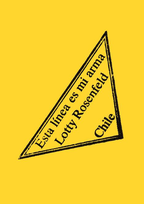 Dreieck mit Text: "Esta línea es mi arma Lotty Rosenfeld Chile" vor gelbem Hintergrund.