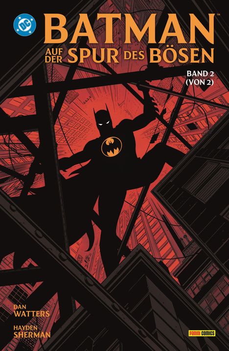 „BATMAN: AUF DER SPUR DES BÖSEN, BAND 2 (VON 2).“ Batman steht in einem roten, städtischen Hintergrund.