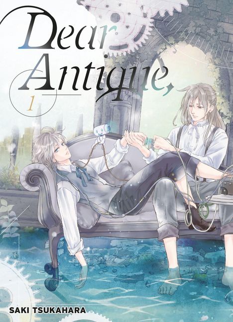 "Dear Antique, 1" steht in großer, eleganter Schrift. Zwei Personen mit langen Haaren sitzen in einer idyllischen, fantasievollen Szene.
