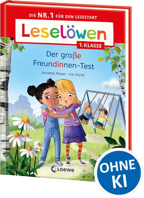 „Leselöwen 1. Klasse: Der große Freundinnen-Test“ zeigt zwei Mädchen umarmend auf einem Spielplatz. Logo „OHNE KI“.
