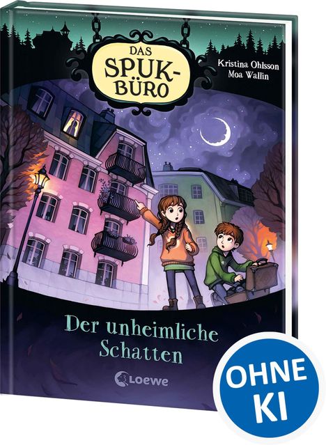 "Das Spukbüro. Der unheimliche Schatten." Zwei Kinder vor bunten Häusern unter einem Nachthimmel mit Mond. Illustration.