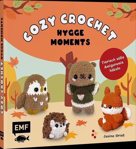 "Cozy Crochet Hygge Moments", "Tierisch süße Amigurumis häkeln". Illustration von gehäkelten Tieren vor Herbstkulisse.