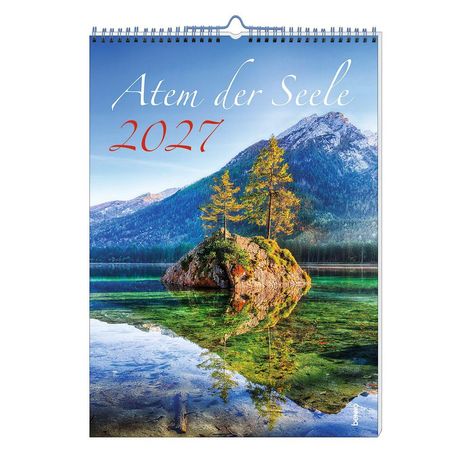 "Atem der Seele 2027." Illustration von ruhigem Bergsee mit kleinem, bewaldetem Felsen, im Hintergrund majestätische Berge.