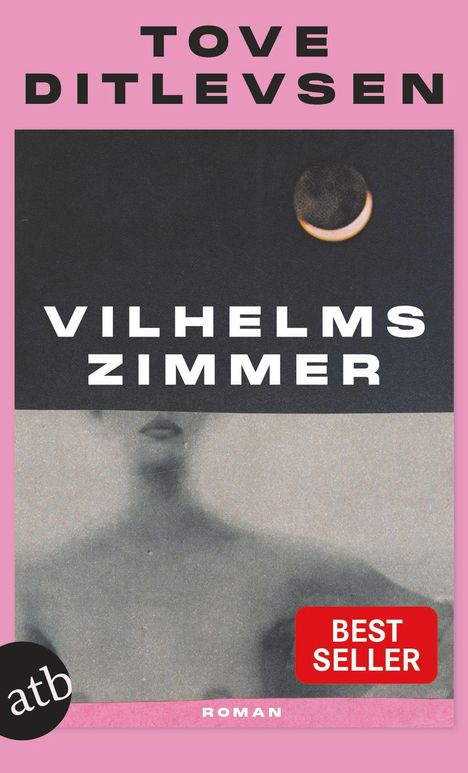 Text „Tove Ditlevsen, Vilhelms Zimmer, Bestseller“. Schwarz-weißes Porträt, überdeckt von einem weißen Balken.