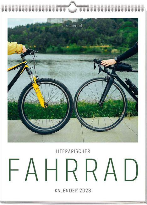 "Literarischer Fahrrad Kalender 2028." Zwei Fahrräder nebeneinander vor Fluss und Bäumen, gehalten von zwei Personen.
