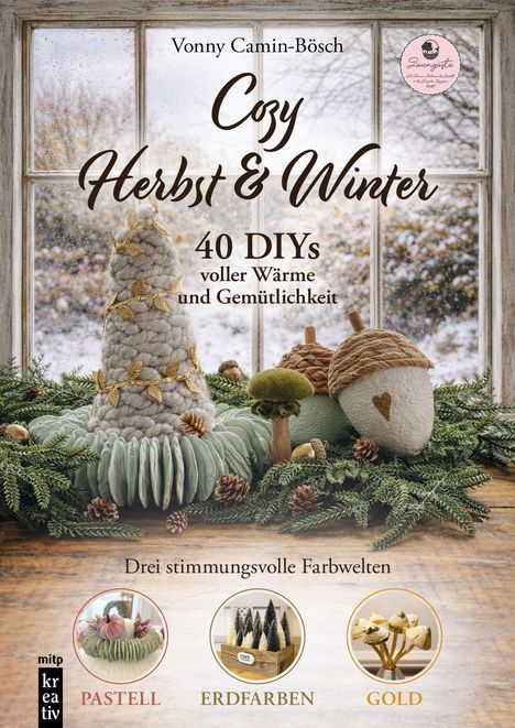 "Vonny Camin-Bösch: Cozy Herbst & Winter. 40 DIYs voller Wärme und Gemütlichkeit. Drei stimmungsvolle Farbwelten." Ein Fensterblick zeigt DIY-Dekorationen aus Naturmaterialien, darunter Zapfen und Filzelemente in Pastell- und Erdtönen.