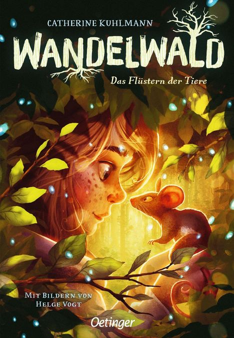 "WANDELWALD: Das Flüstern der Tiere". Ein Mädchen schaut neugierig auf eine Maus, umgeben von leuchtenden Blättern.