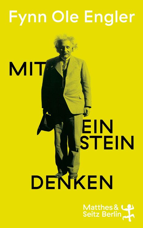 „Fynn Ole Engler - Mit Einstein denken“. Gelbe Farbe, Person im Anzug, hält Hut. Matthes & Seitz Berlin.