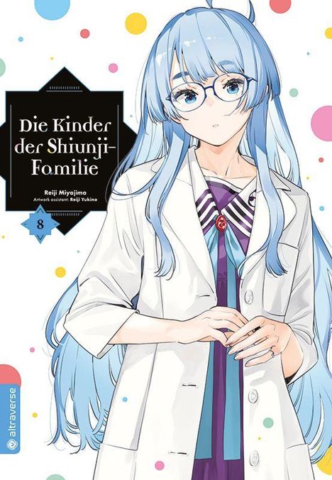 "Die Kinder der Shiunji-Familie." Junge Frau mit langen blauen Haaren und Brille in weißem Kittel, Hintergrund bunt gepunktet.
